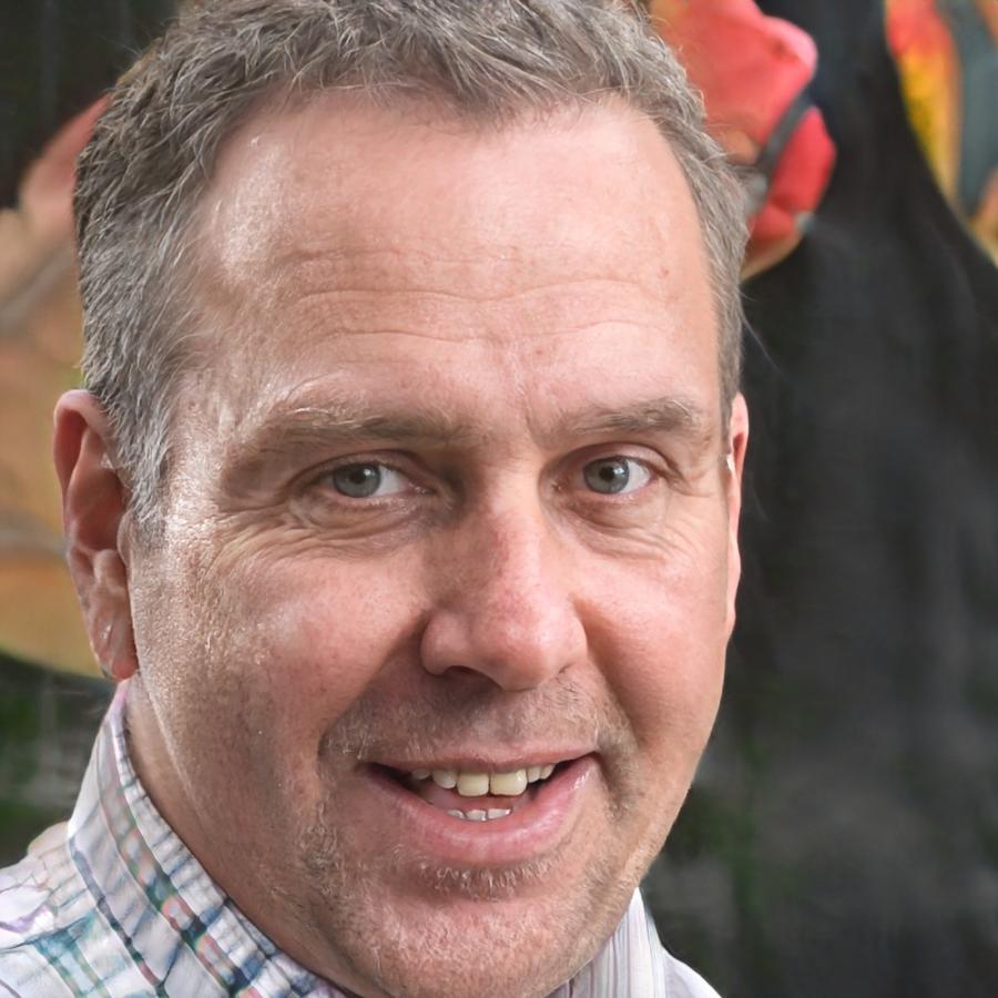 Senior financial instructor with extensive Taiwan market experience